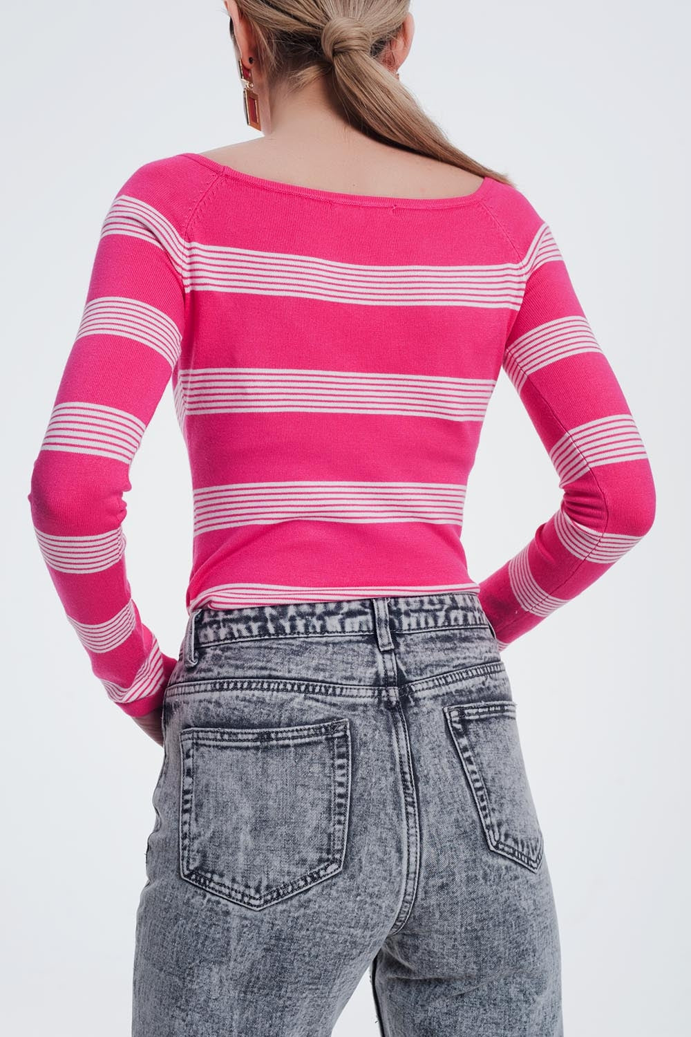 Sueter listrado fucsia com gola de barco
