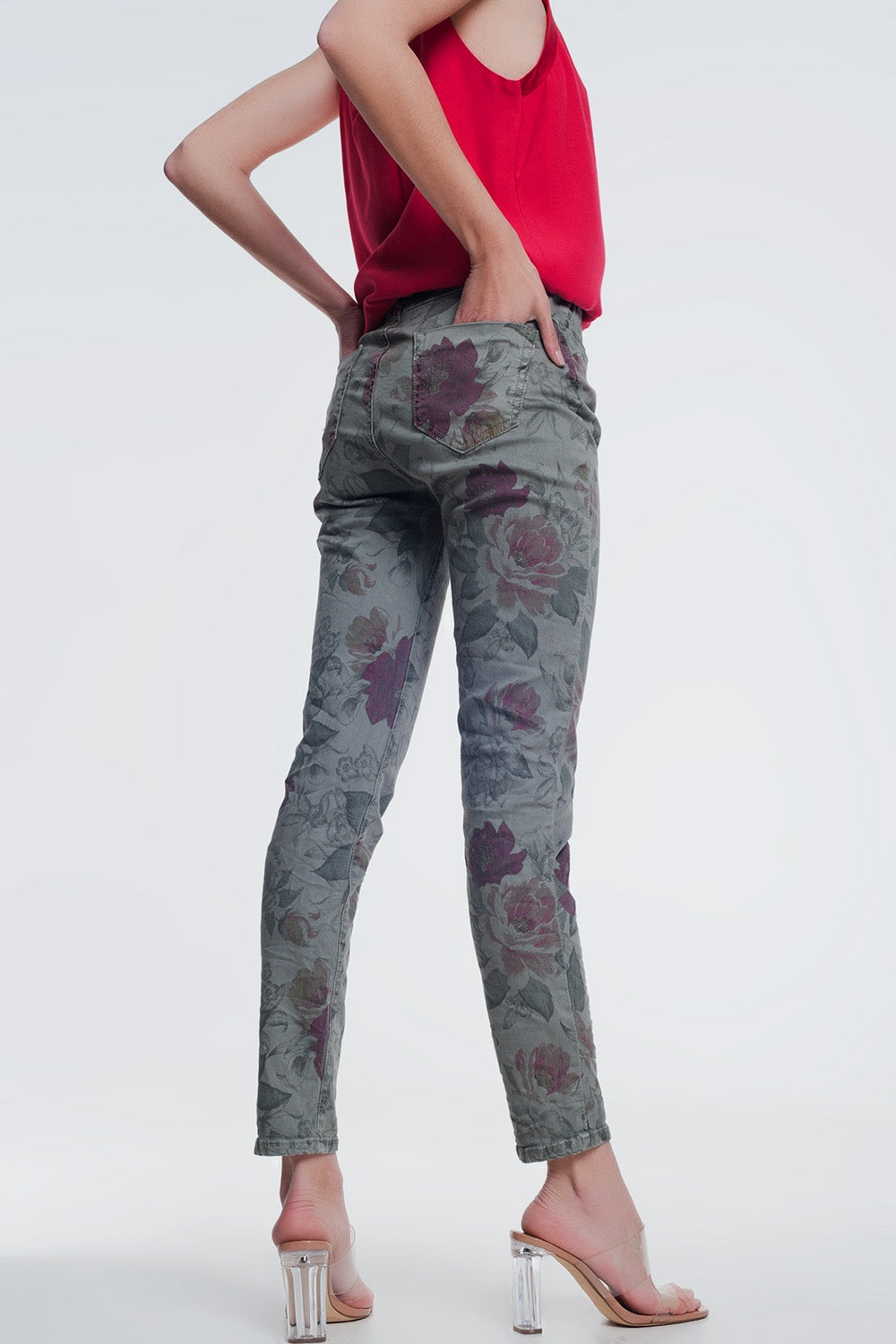 jeans cáqui namorado com estampa floral