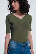 camisola cáqui com decote em ve mangas curtas