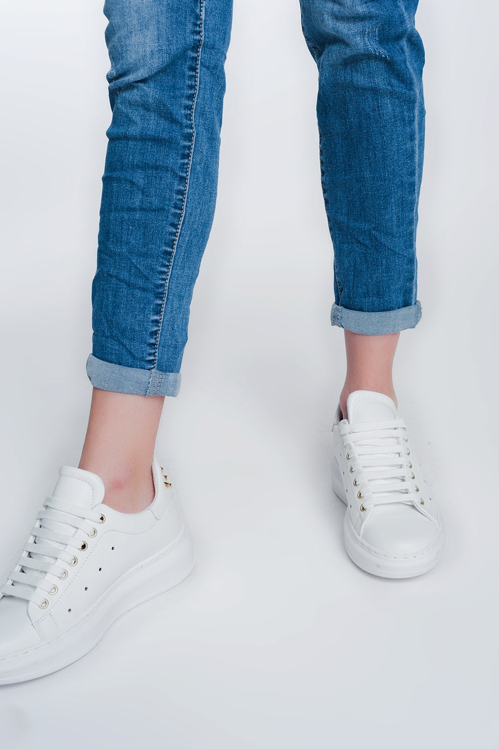 Jeans boyfriend com botões e médios lavados