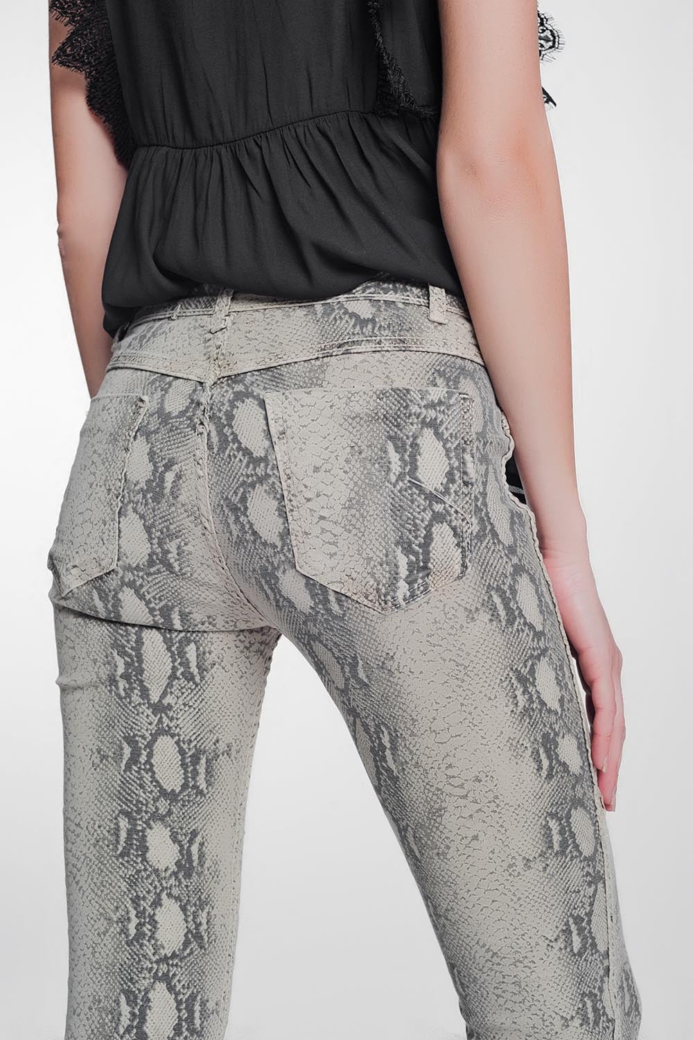 Calças reversível super skinny bege com estampa de cobra