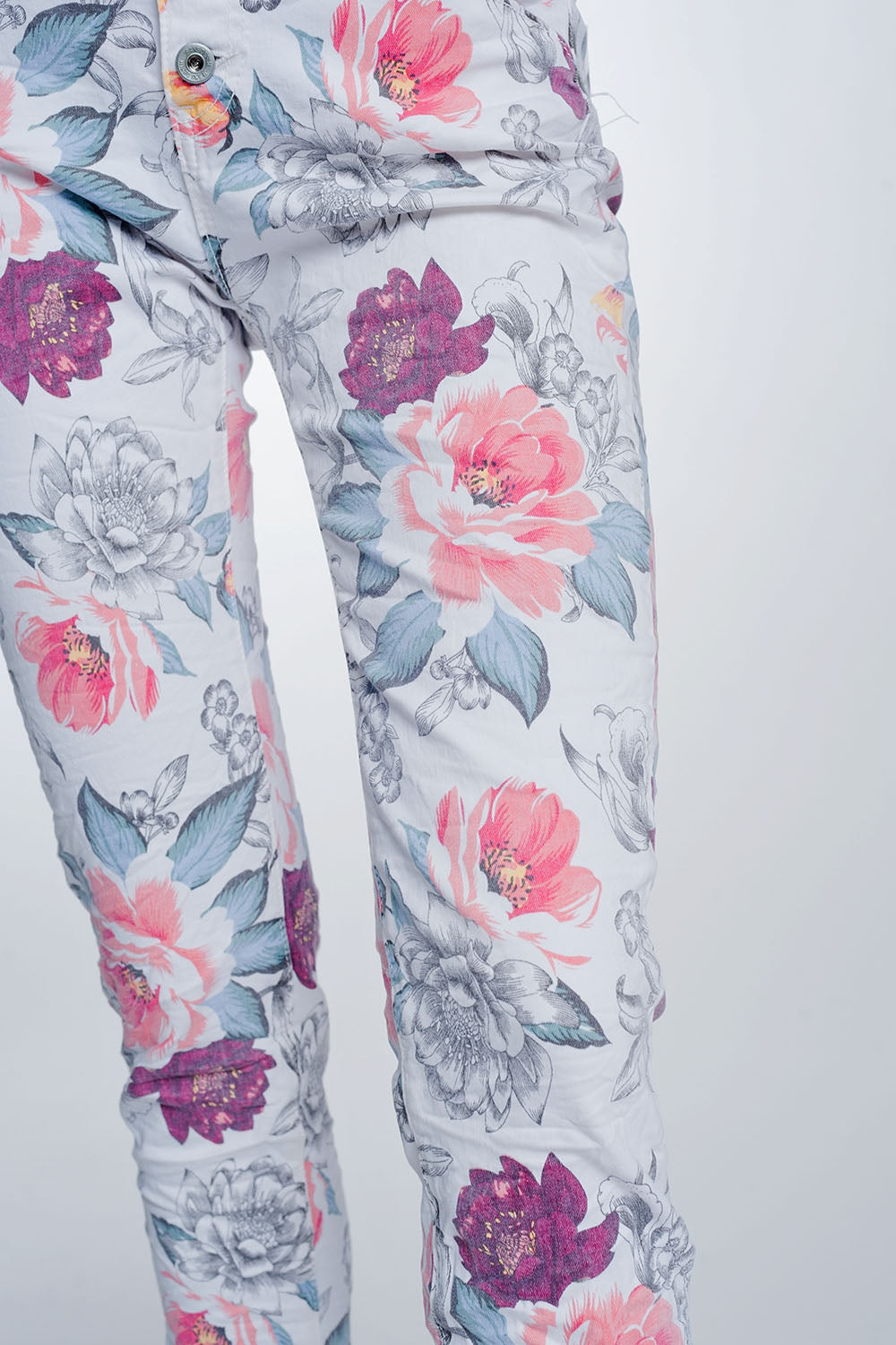 Calças branco boyfriend com estampa floral