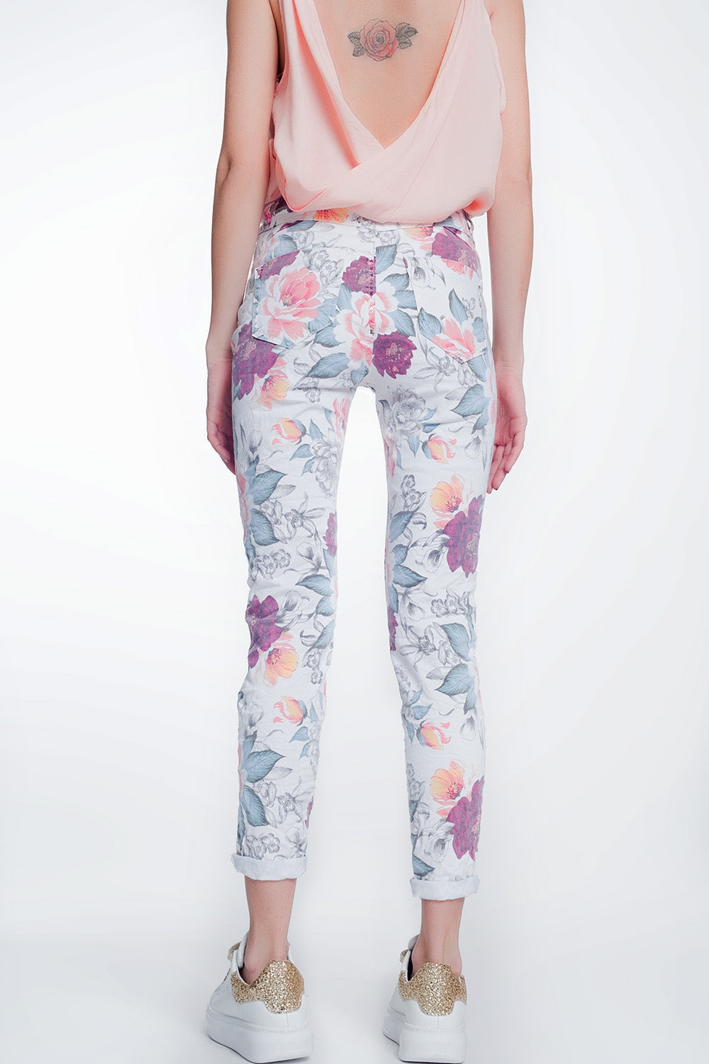 Calças branco boyfriend com estampa floral