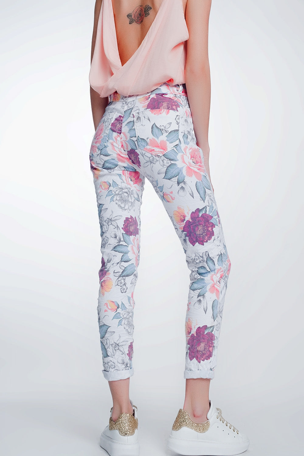 Calças branco boyfriend com estampa floral