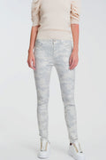 Calças super skinny com perneiras de camuflagem
