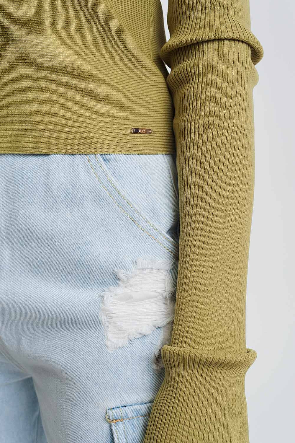 Camisola com nervuras verde e decote em V