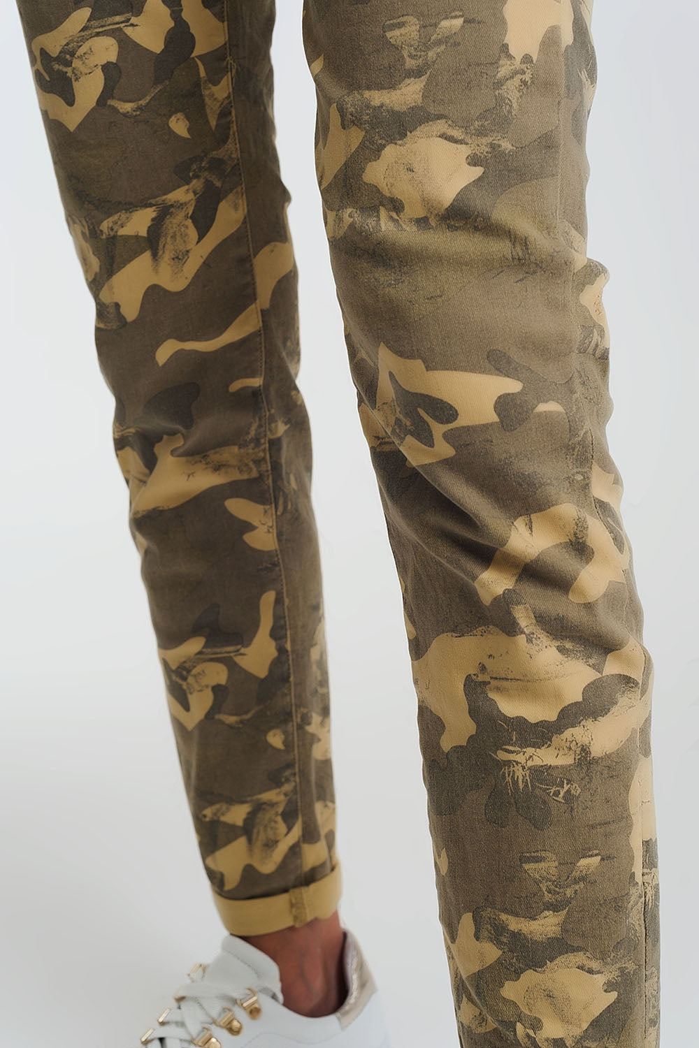 Calças funcionais com estampa de camuflagem