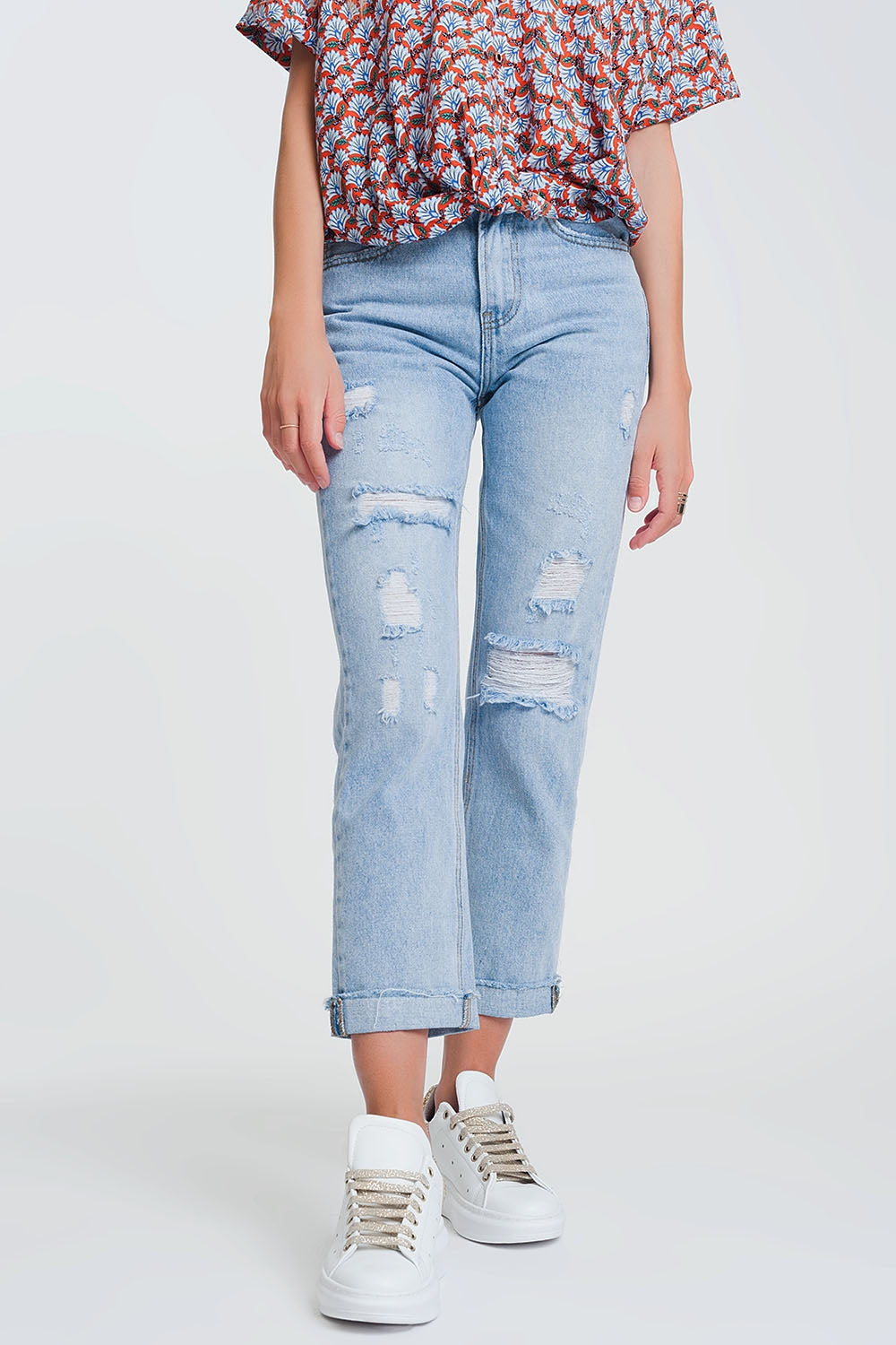 Jeans rasgados straight em denim claro