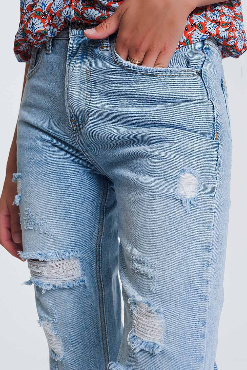 Jeans rasgados straight em denim claro