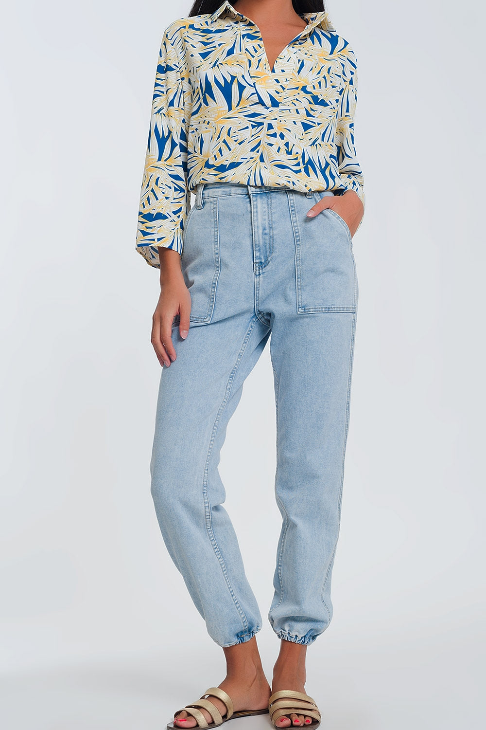 Jeans com bolsos ovóides azuis
