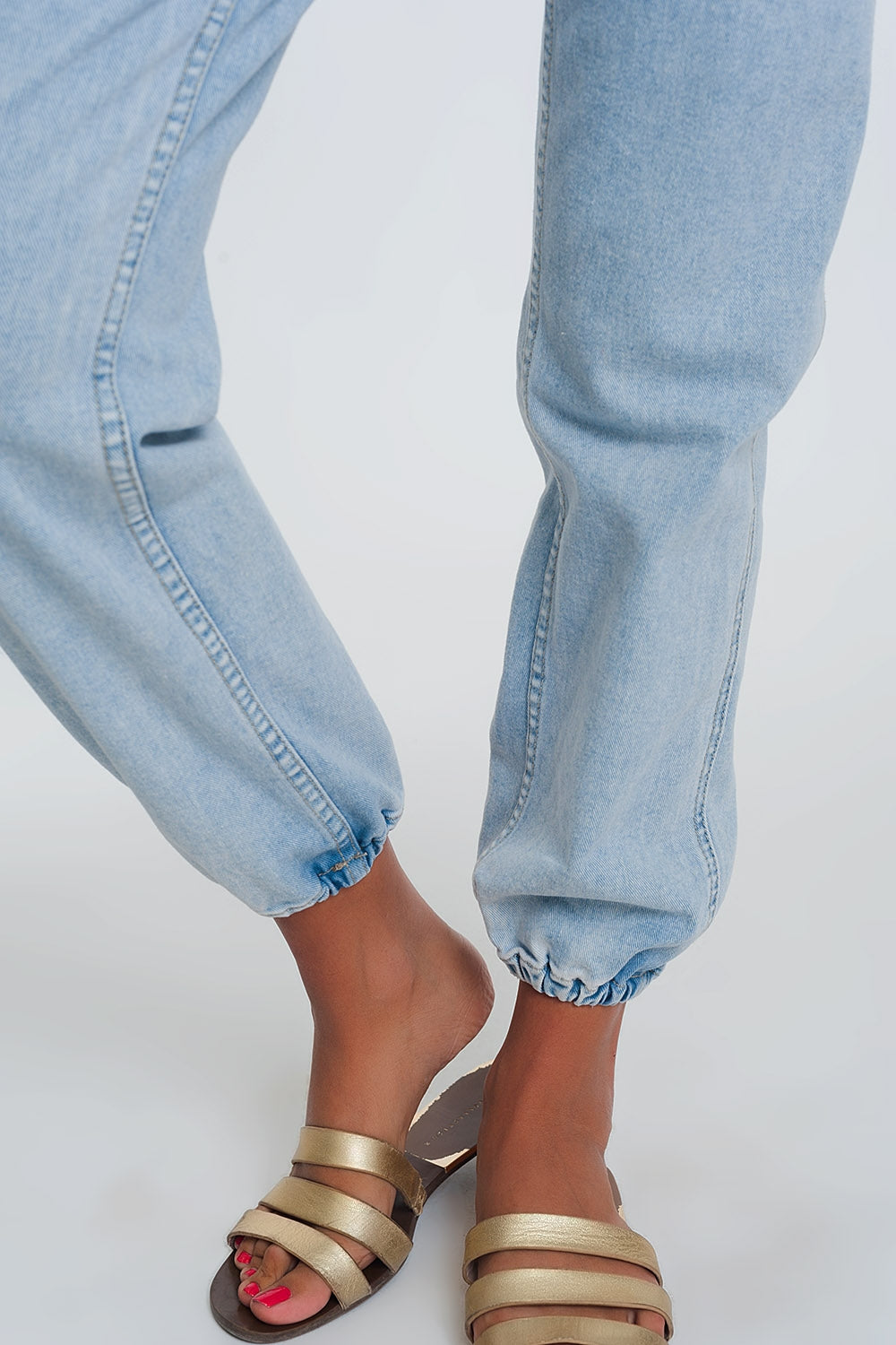 Jeans com bolsos ovóides azuis