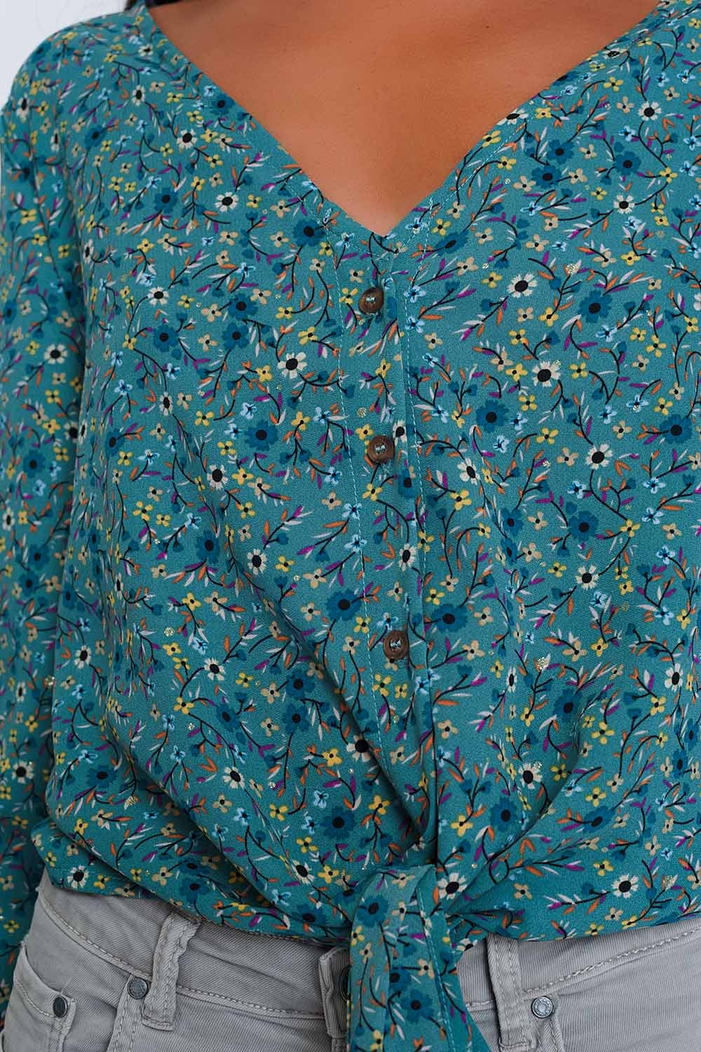 Blusa de mangas compridas com decote em V botões e estampa floral verde