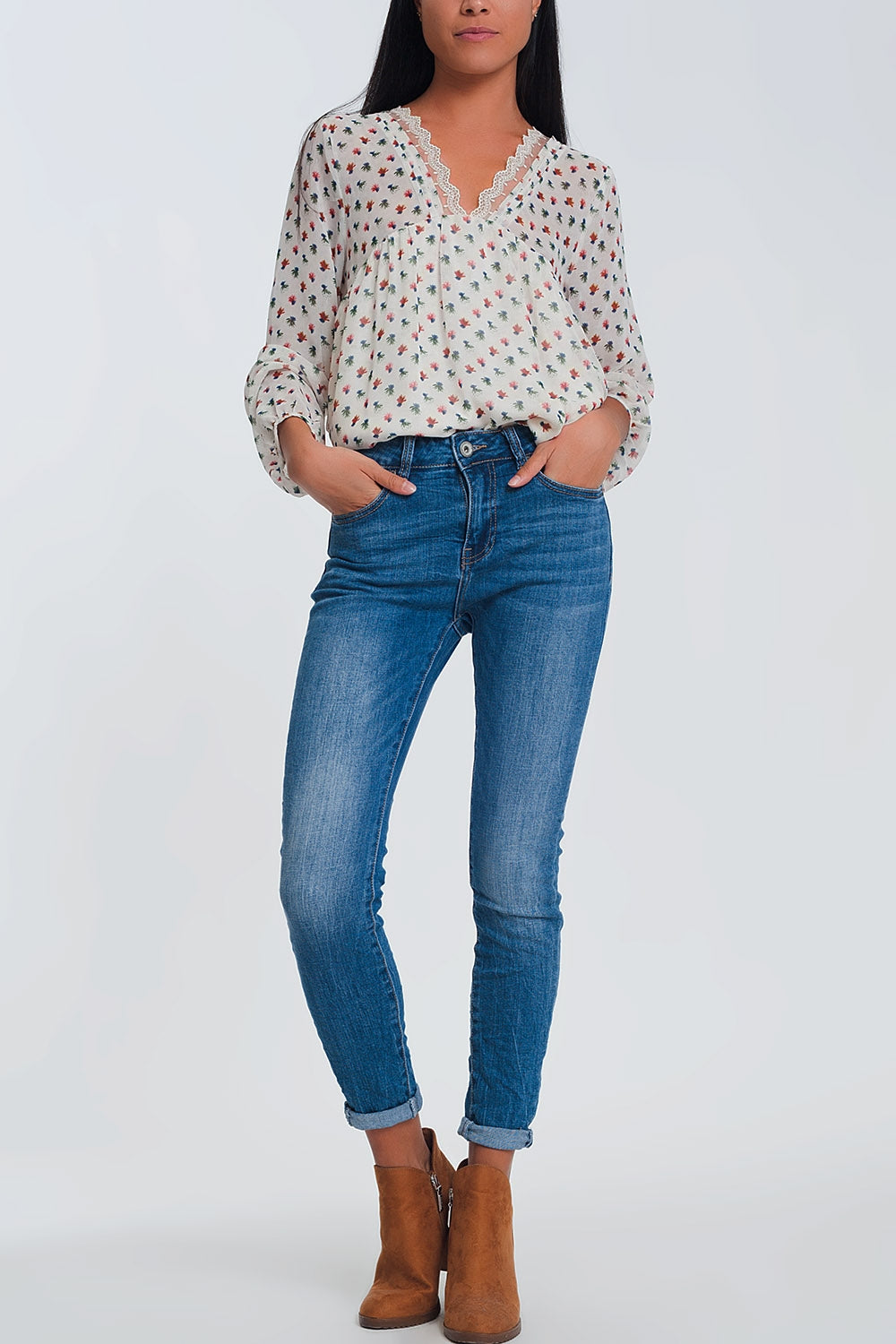 Jeans skinny azul claro com meia cintura