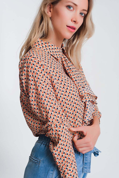 Blusa bege de mangas compridas básica com babados