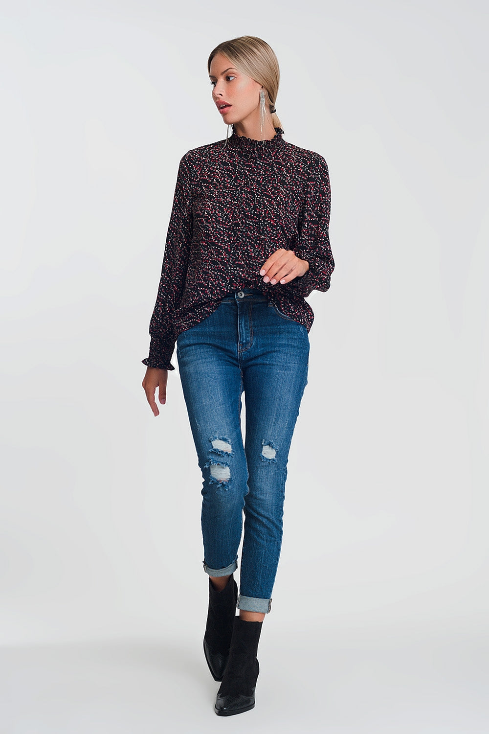 Calça jeans skinny escura lavada de cintura alta com detalhes rasgados