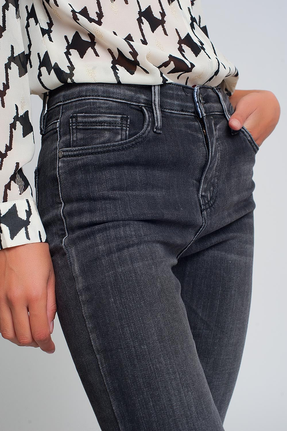 Calças de ganga skinny de alta ascensão em preto lavado