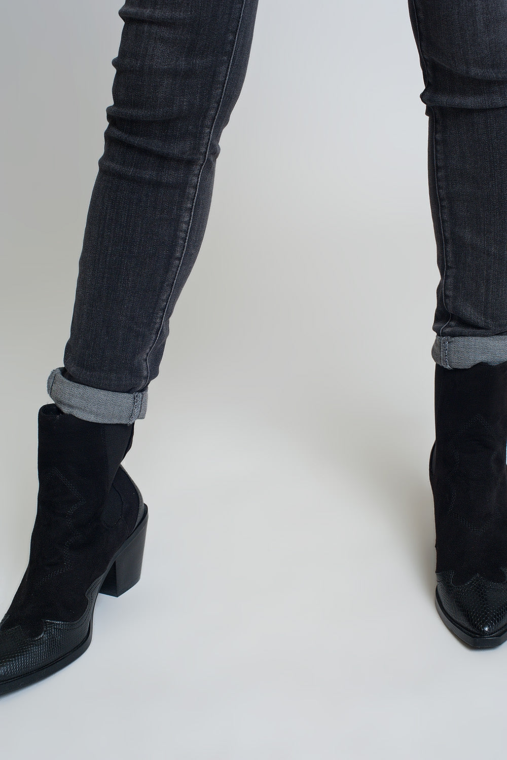 Calças de ganga skinny de alta ascensão em preto lavado