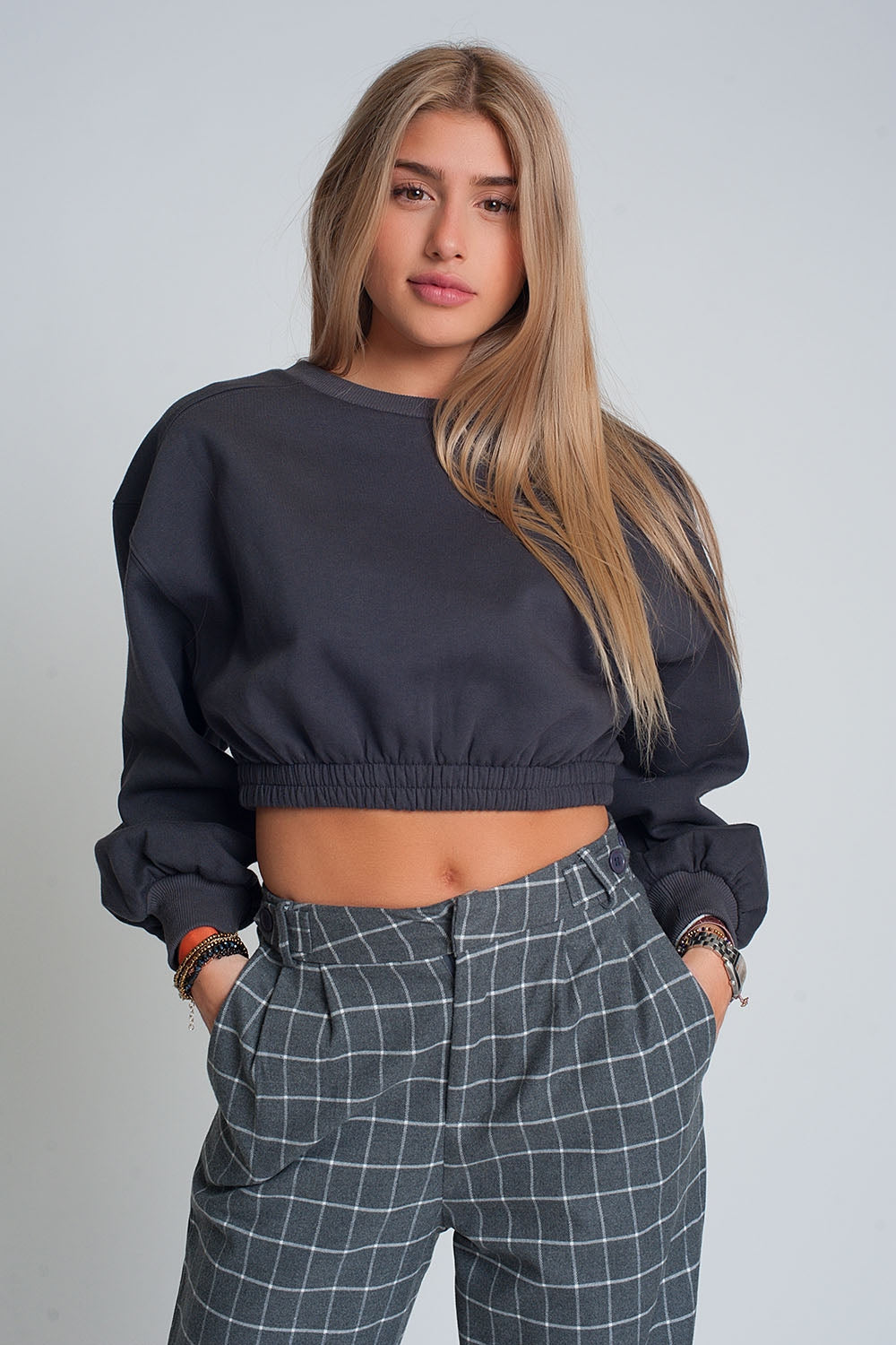 Camisola desportiva curta em cinzento escuro