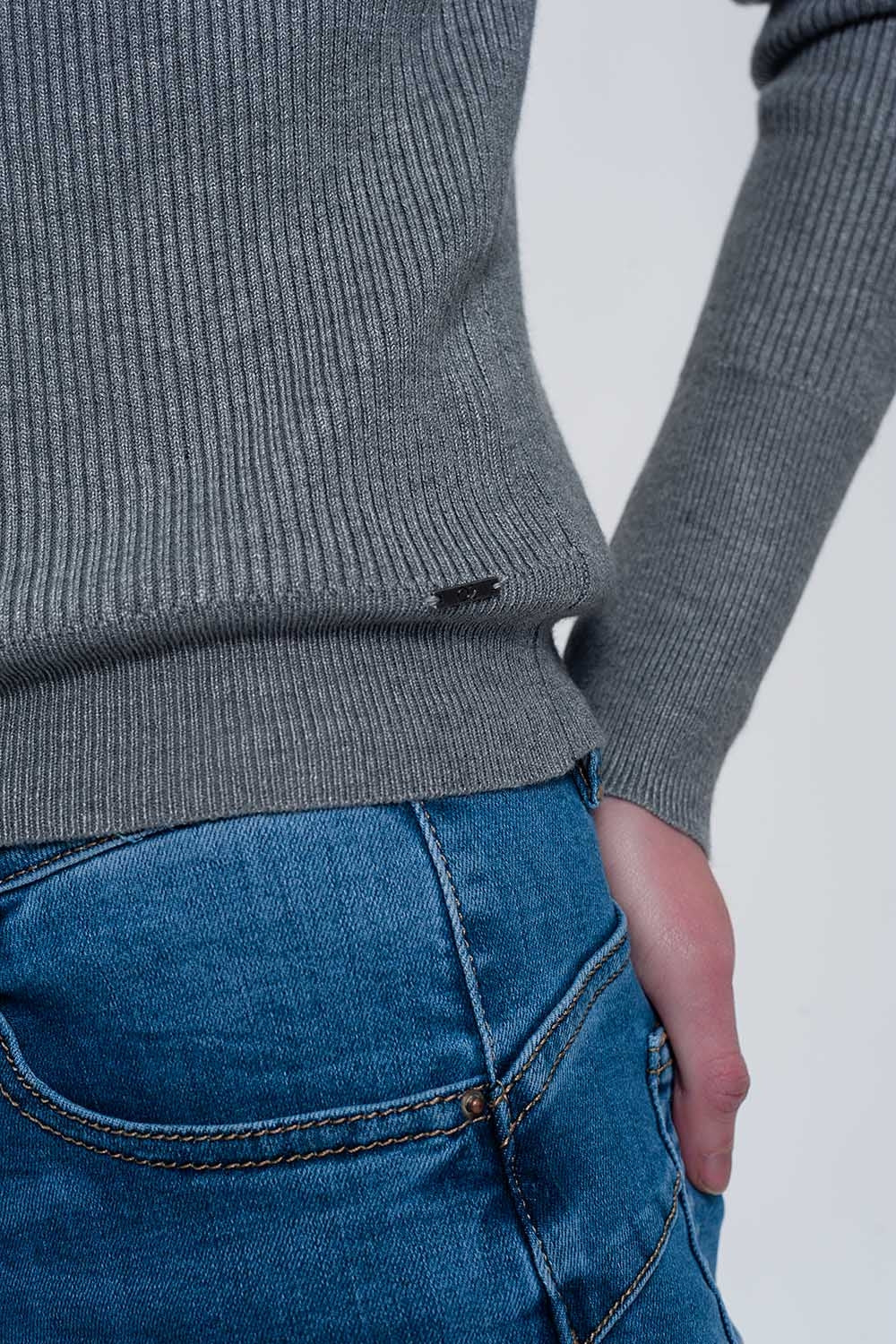 Camisola justa com nervuras cinzenta