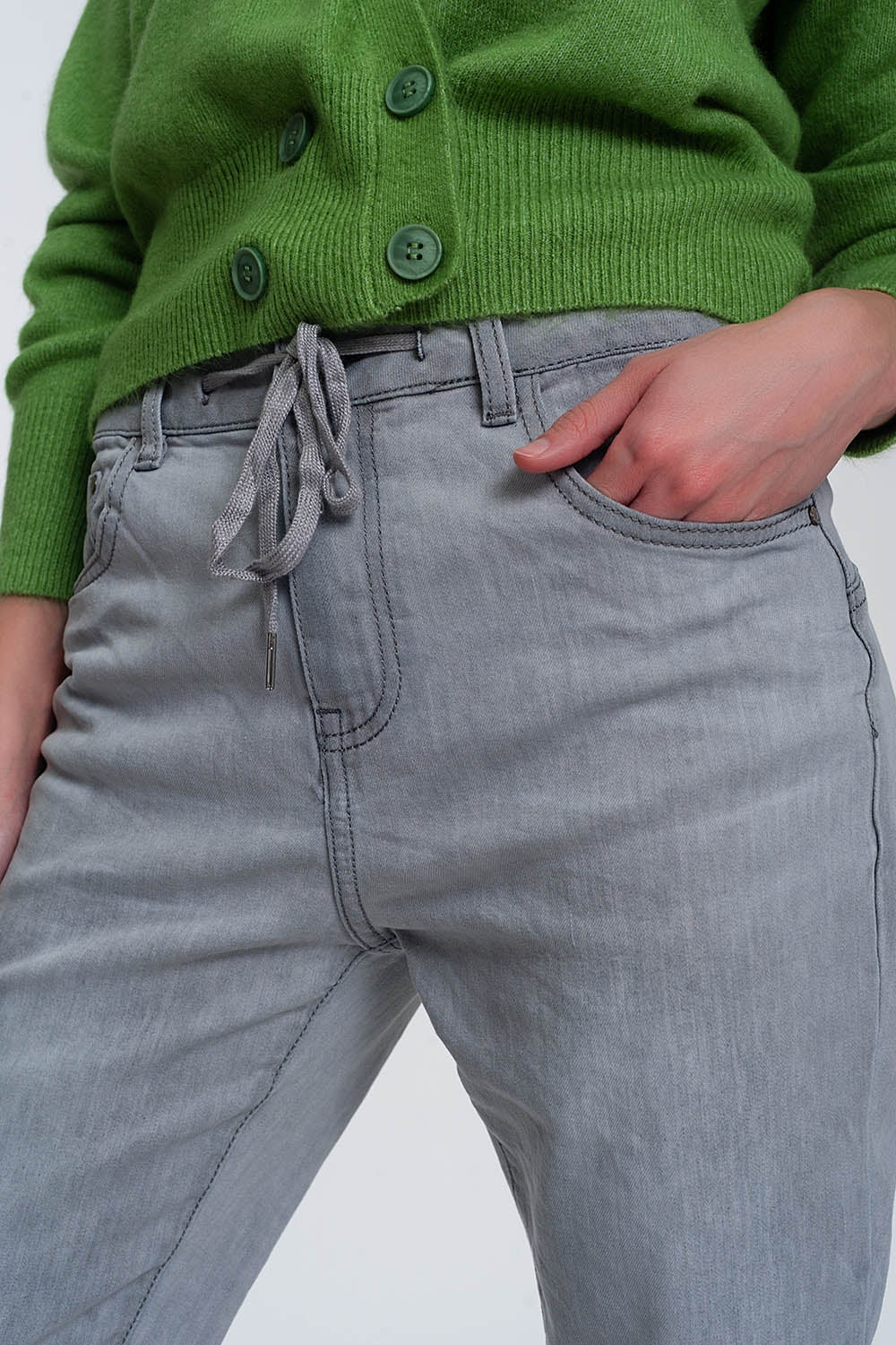 Calças de ganga jogger leves em cinzento