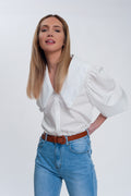 Camisa branca com colarinho extra grande