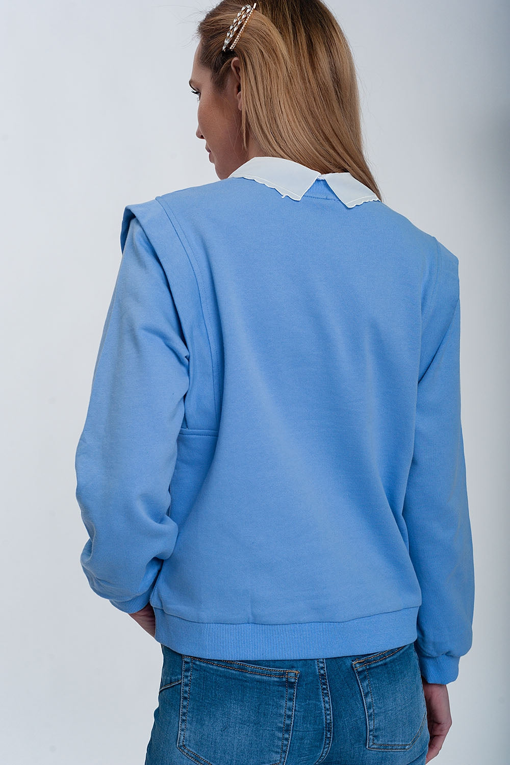 Camisola com detalhes do ombro em azul