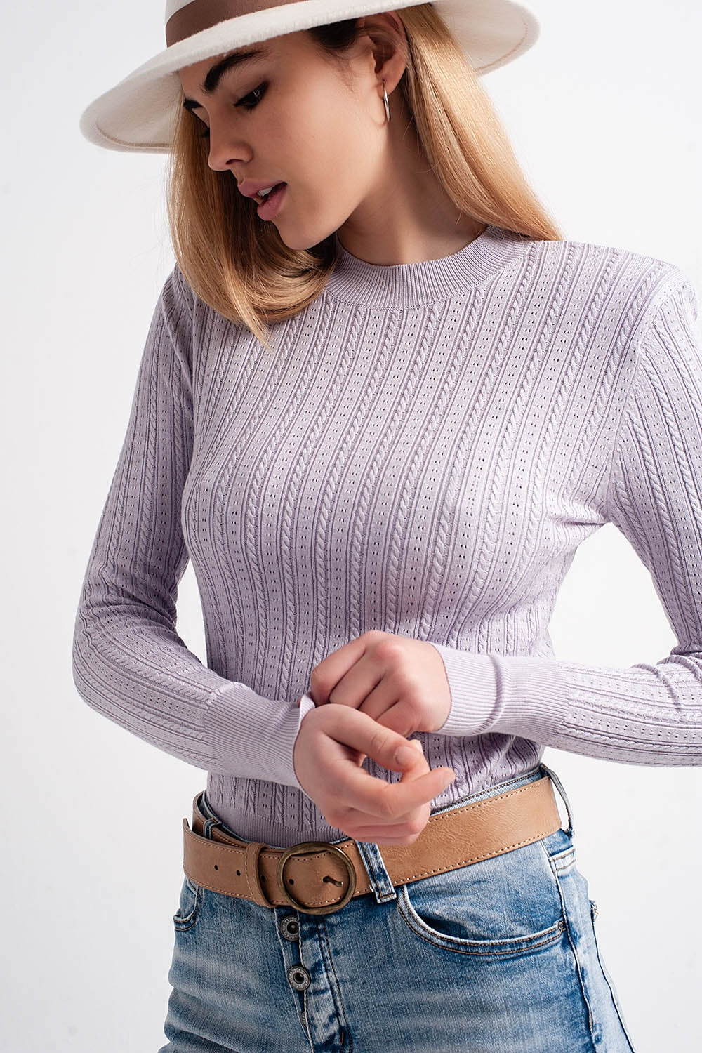 Camisola cor lilás com almofadas de ombro