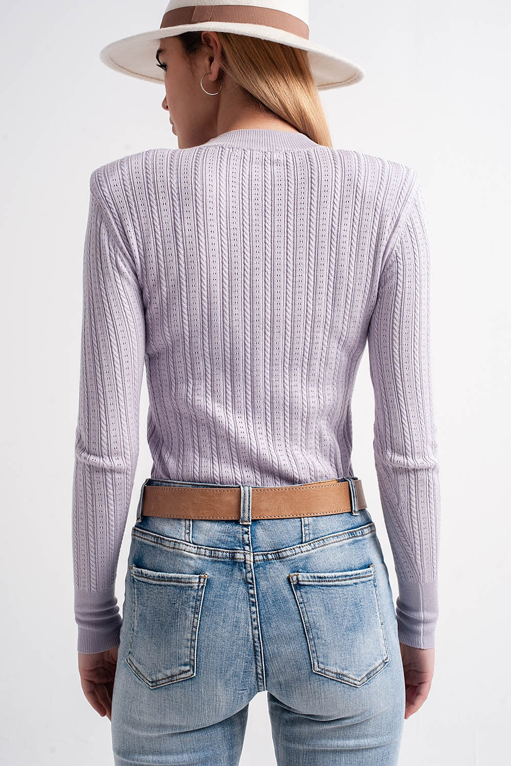 Camisola cor lilás com almofadas de ombro