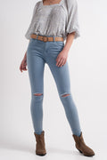Calças de ganga azul skinny com rasgões nos joelhos