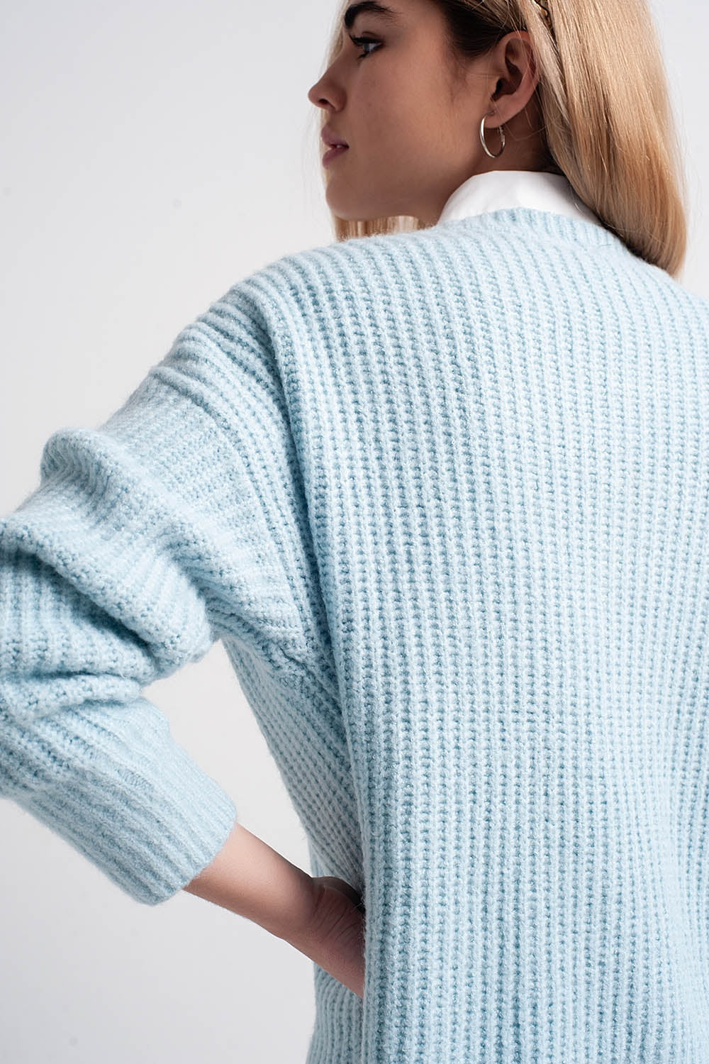 Camisola de malha turquesa com nervuras de grandes dimensões