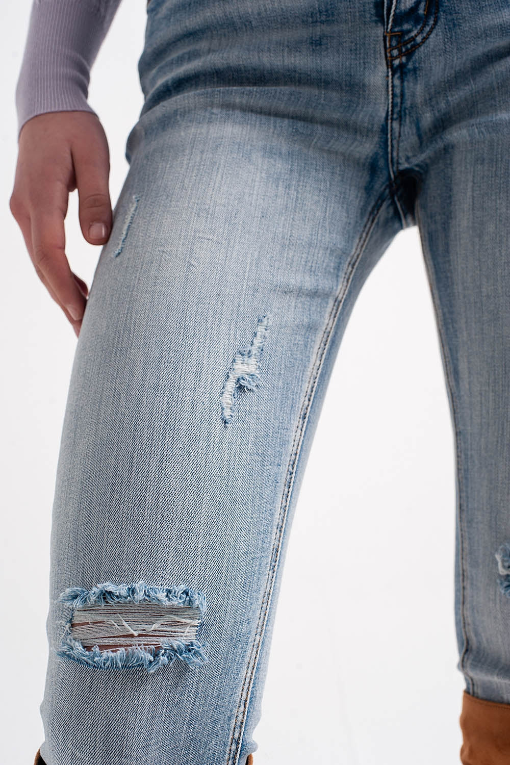 Calças de ganga skinny com detalhes de botões em azul claro