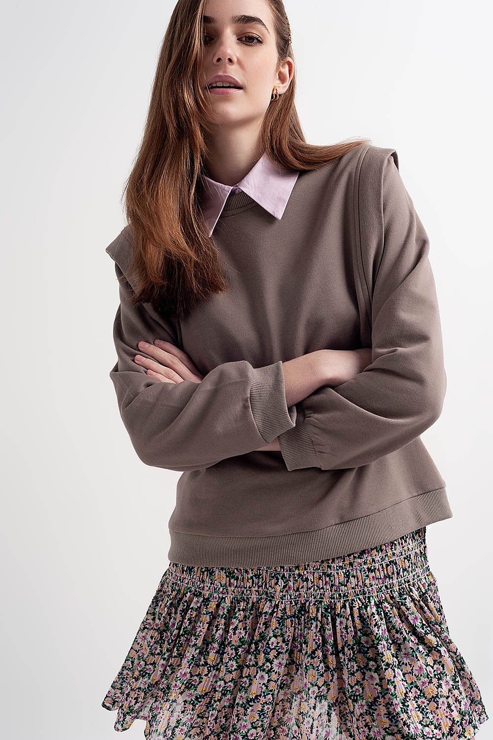 Camisola com detalhes do ombro em cinzento
