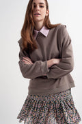 Camisola com detalhes do ombro em cinzento