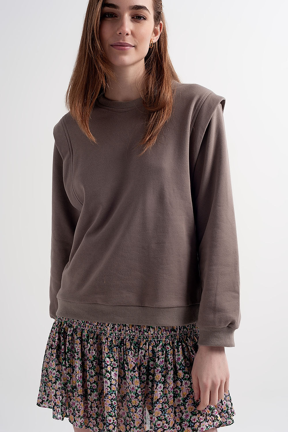 Camisola com detalhes do ombro em cinzento