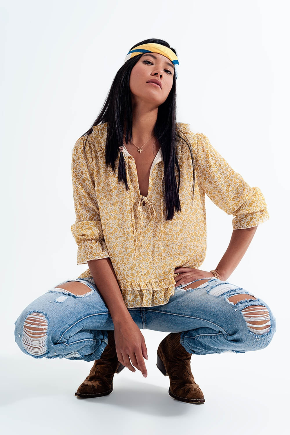 Blusa Chiffon com laço frontal e estampa floral amarelo