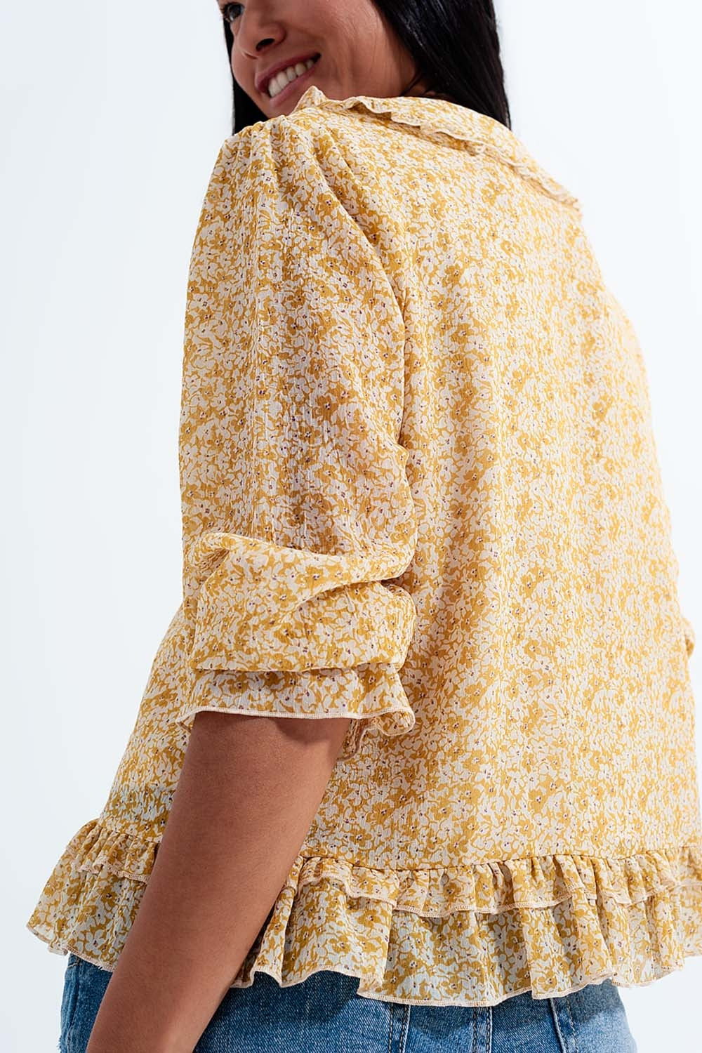 Blusa Chiffon com laço frontal e estampa floral amarelo