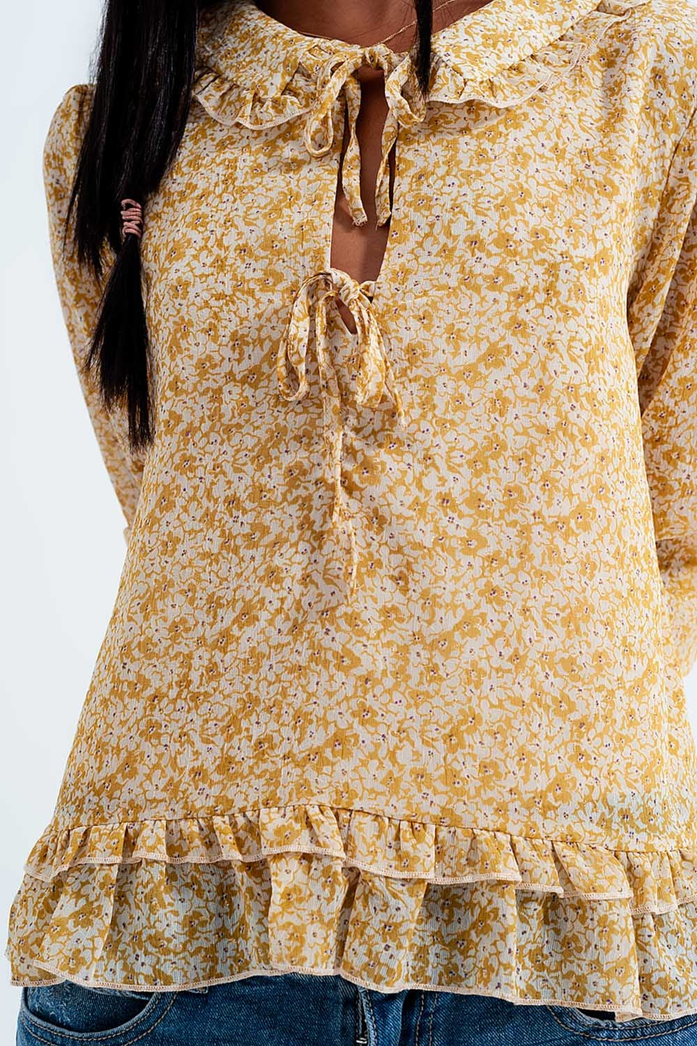 Blusa Chiffon com laço frontal e estampa floral amarelo