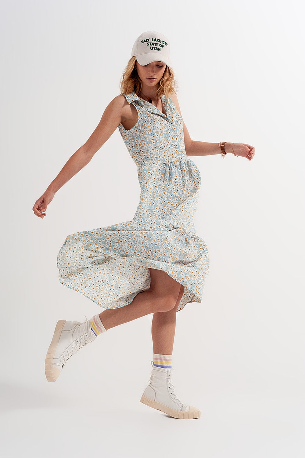 Vestido de camisa sem mangas com estampa floral azul