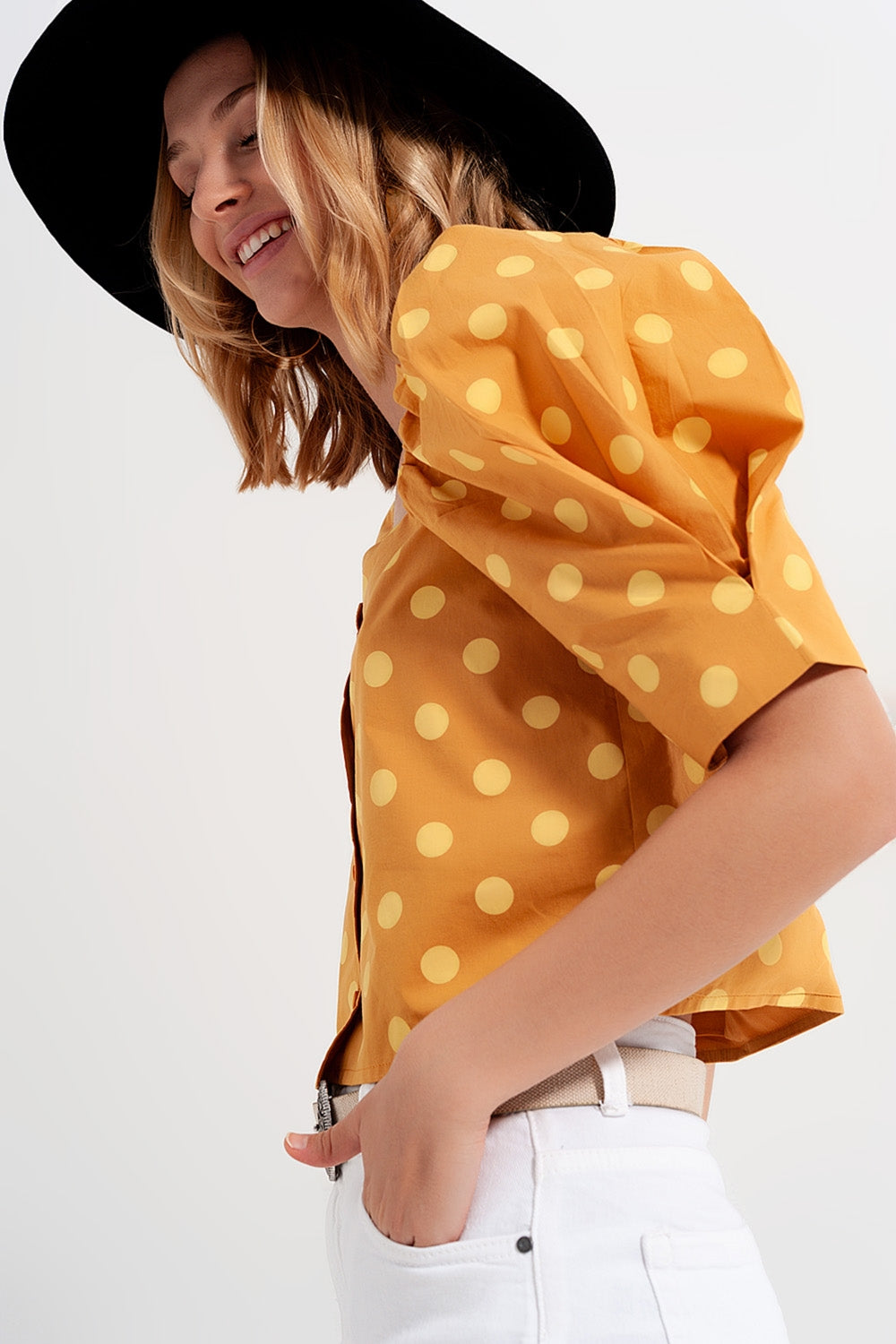 Polka dot top com mangas bufantes e decote quadrado amerelo