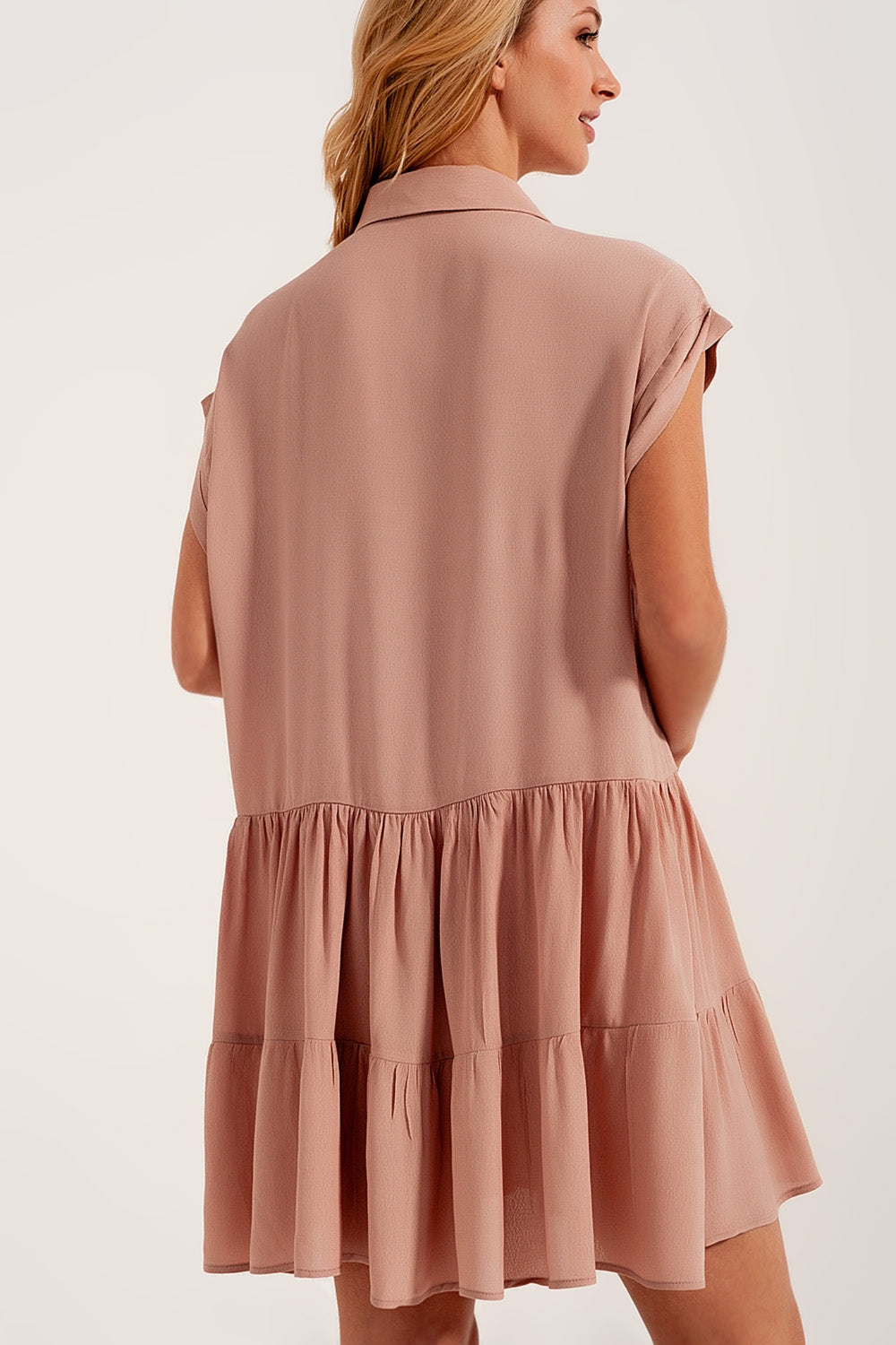 Vestido de camisa curta com bainha em camadas rosa claro
