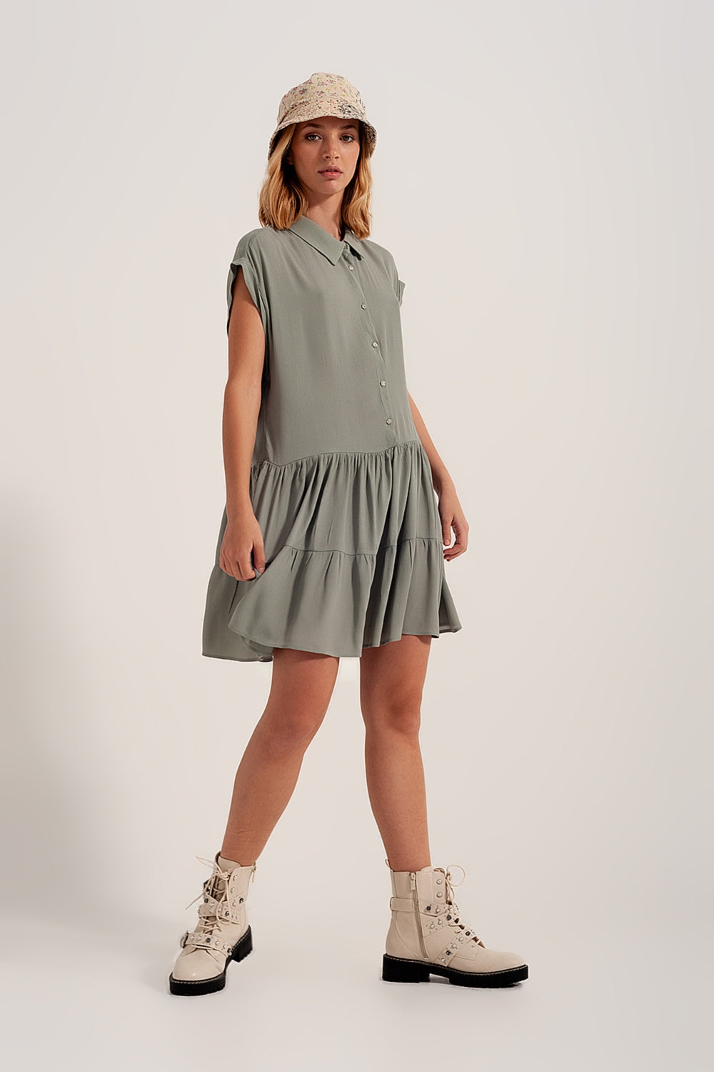 Vestido de camisa curta com bainha em camadas verde