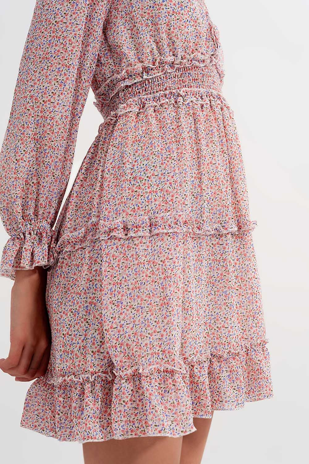 Vestido curto de manga comprida rosa com cintura recolhida e estampado floral