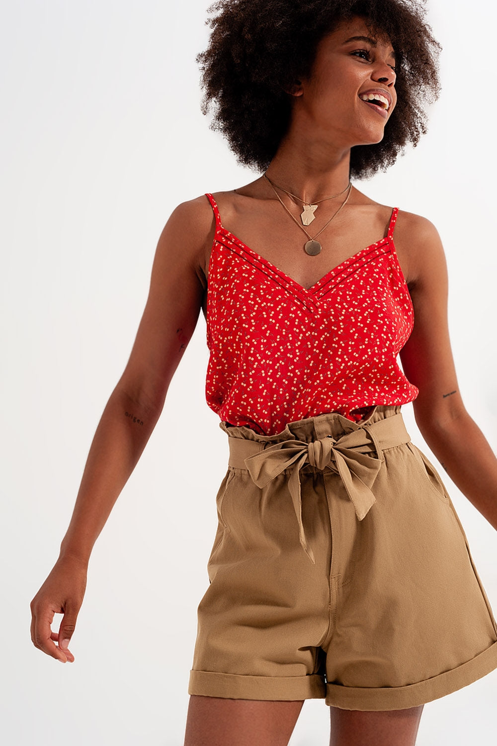 Top com impressão de cereja em vermelho