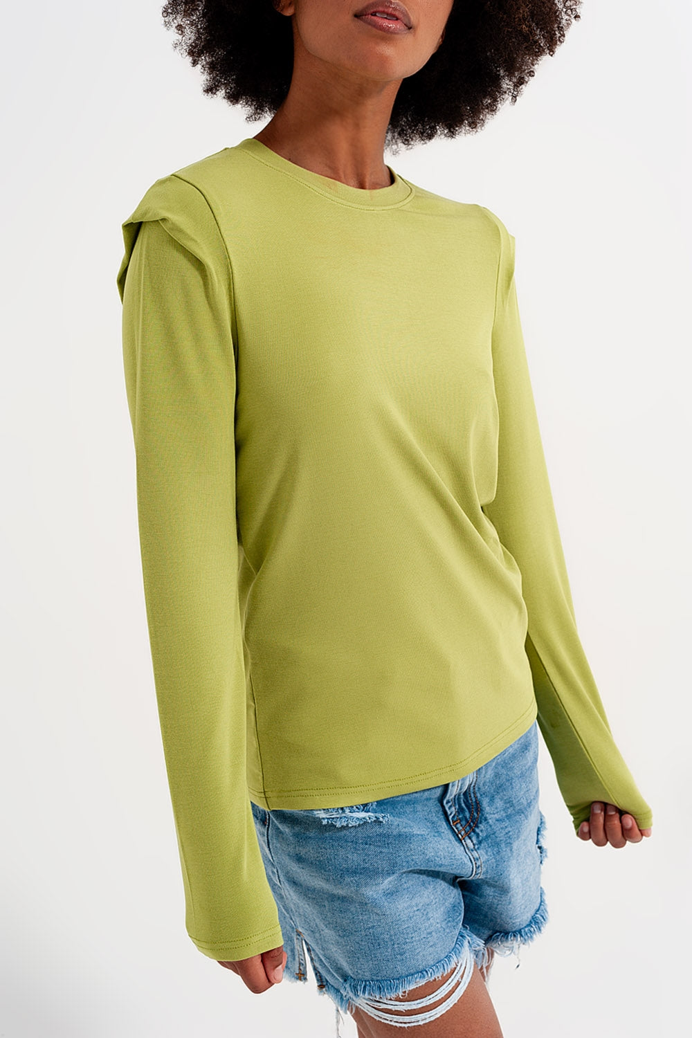 Top de manga comprida verde com detalhes no ombro