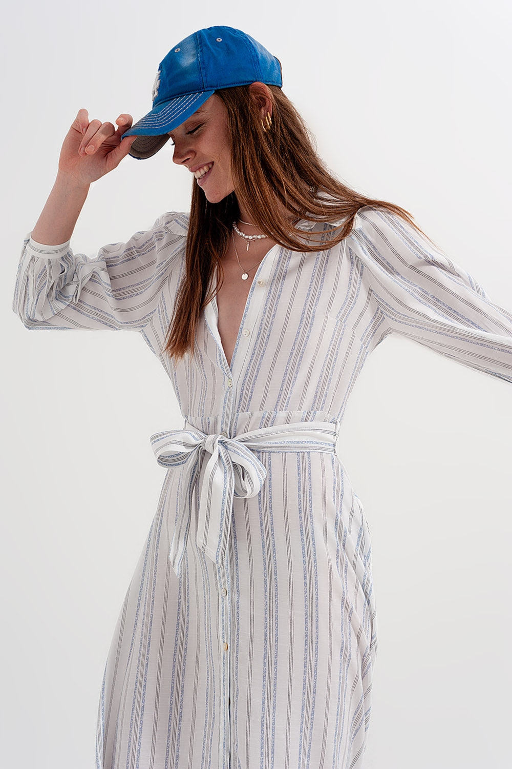 Vestido largo com botões e desenho às riscas