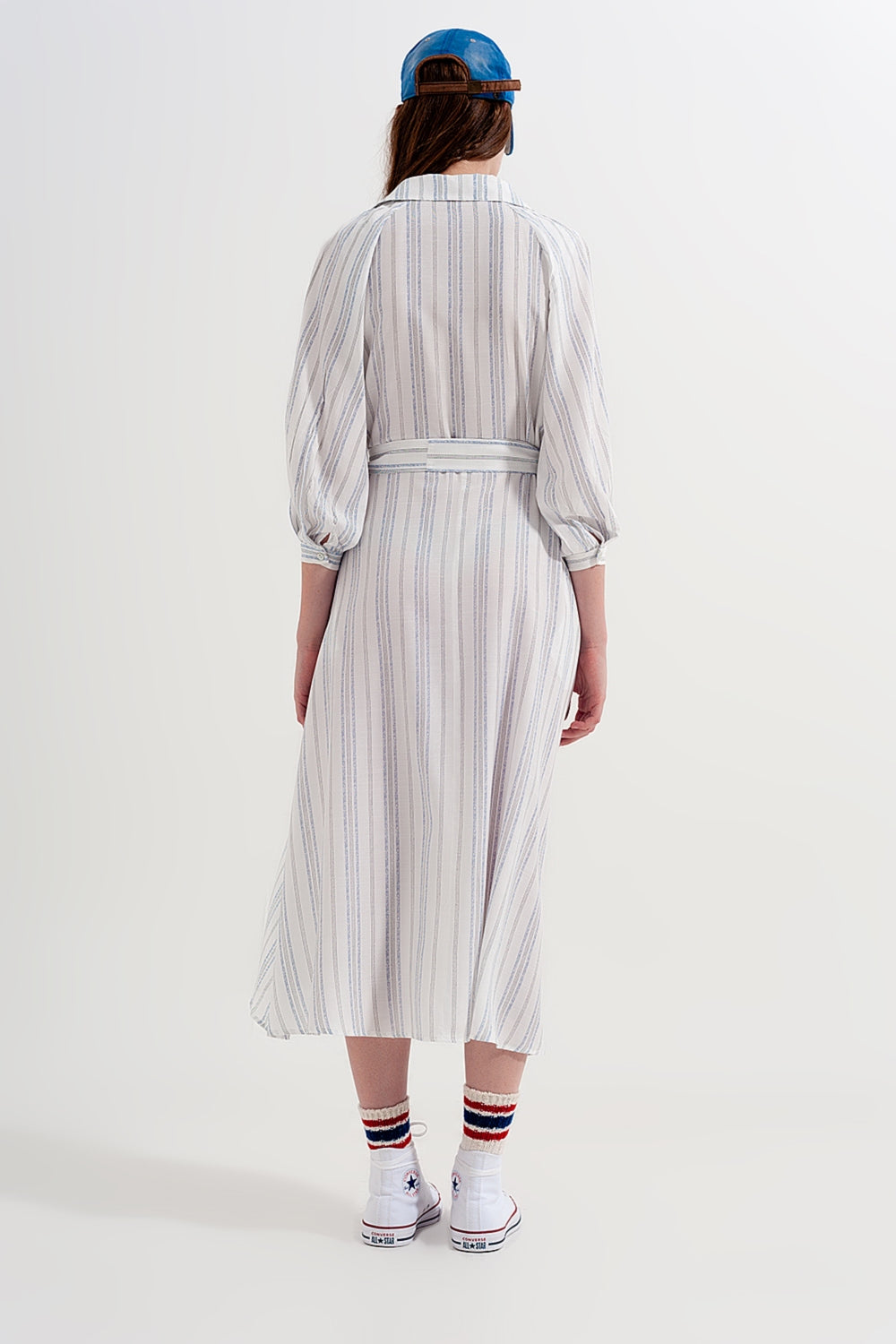 Vestido largo com botões e desenho às riscas