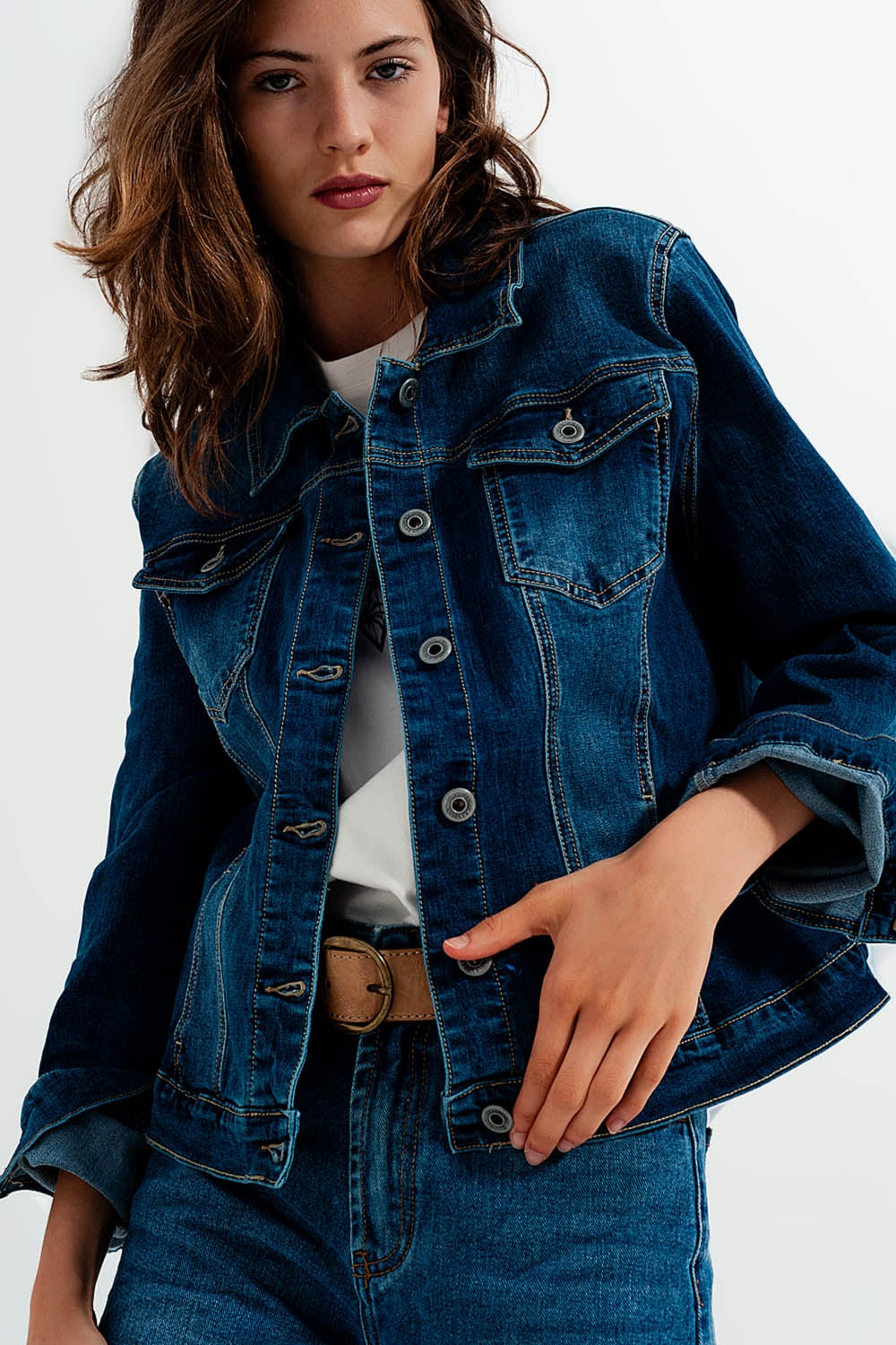 Jaqueta jeans azul escura curta