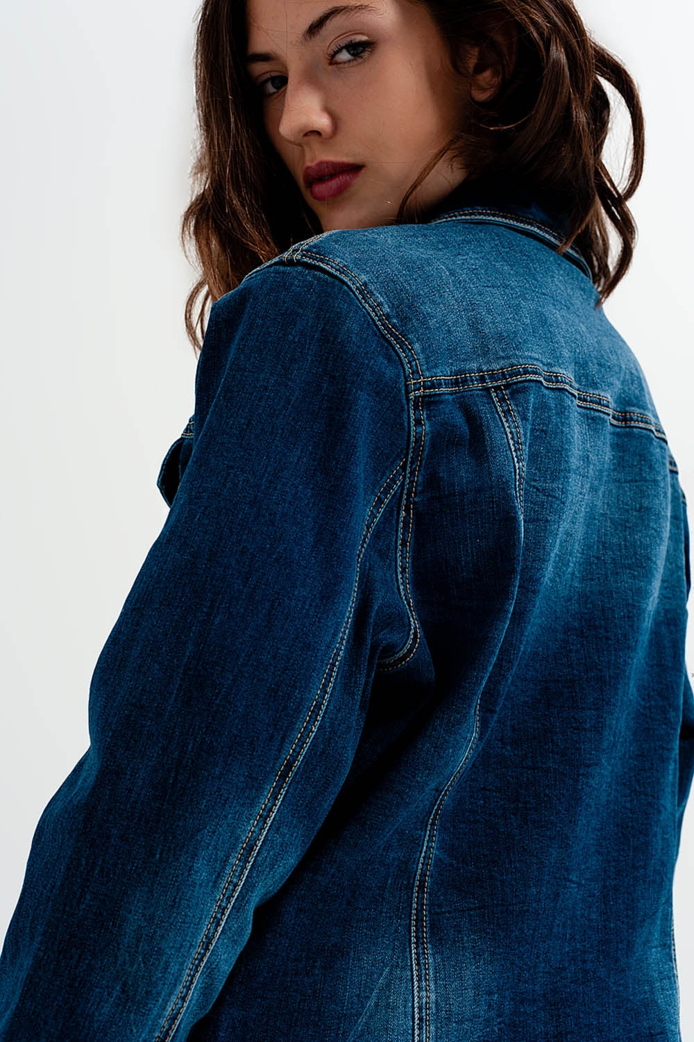 Jaqueta jeans azul escura curta
