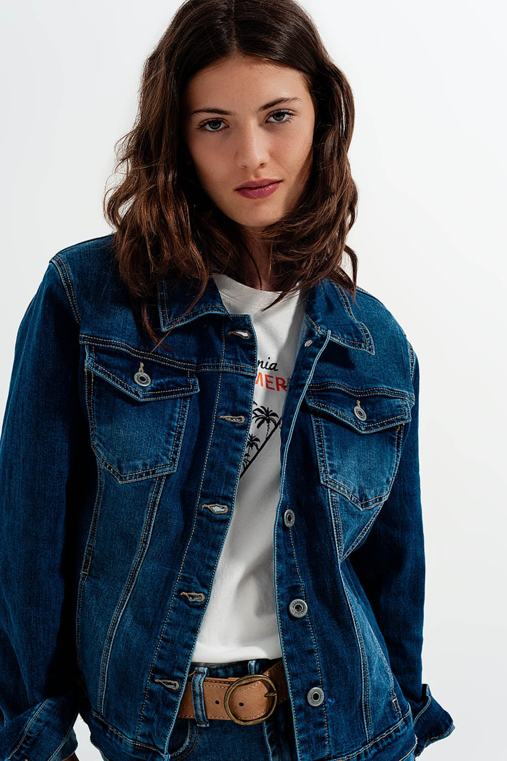 Jaqueta jeans azul escura curta