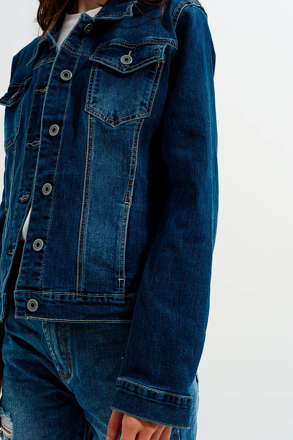 Jaqueta jeans azul escura curta